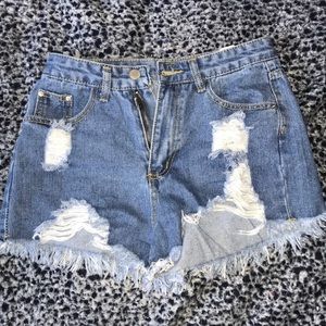 ⚠️4/20⚠️ distressed light wash denim shorts